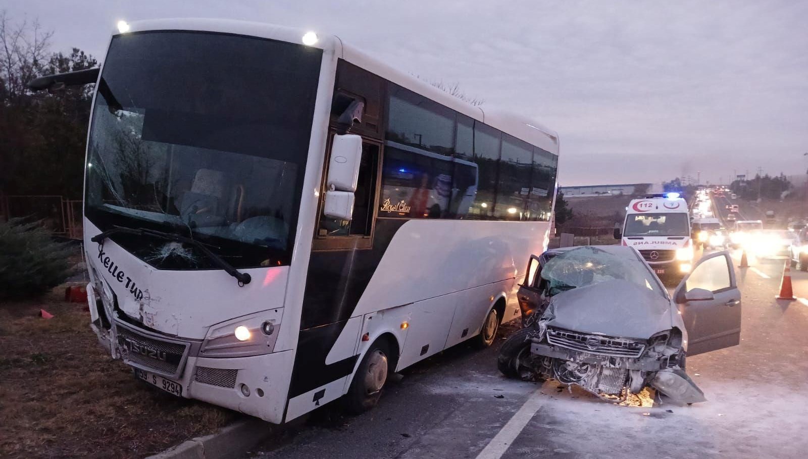 Tekirdağ’da otomobil ile midibüs çarpıştı: 1 ölü, 5 yaralı