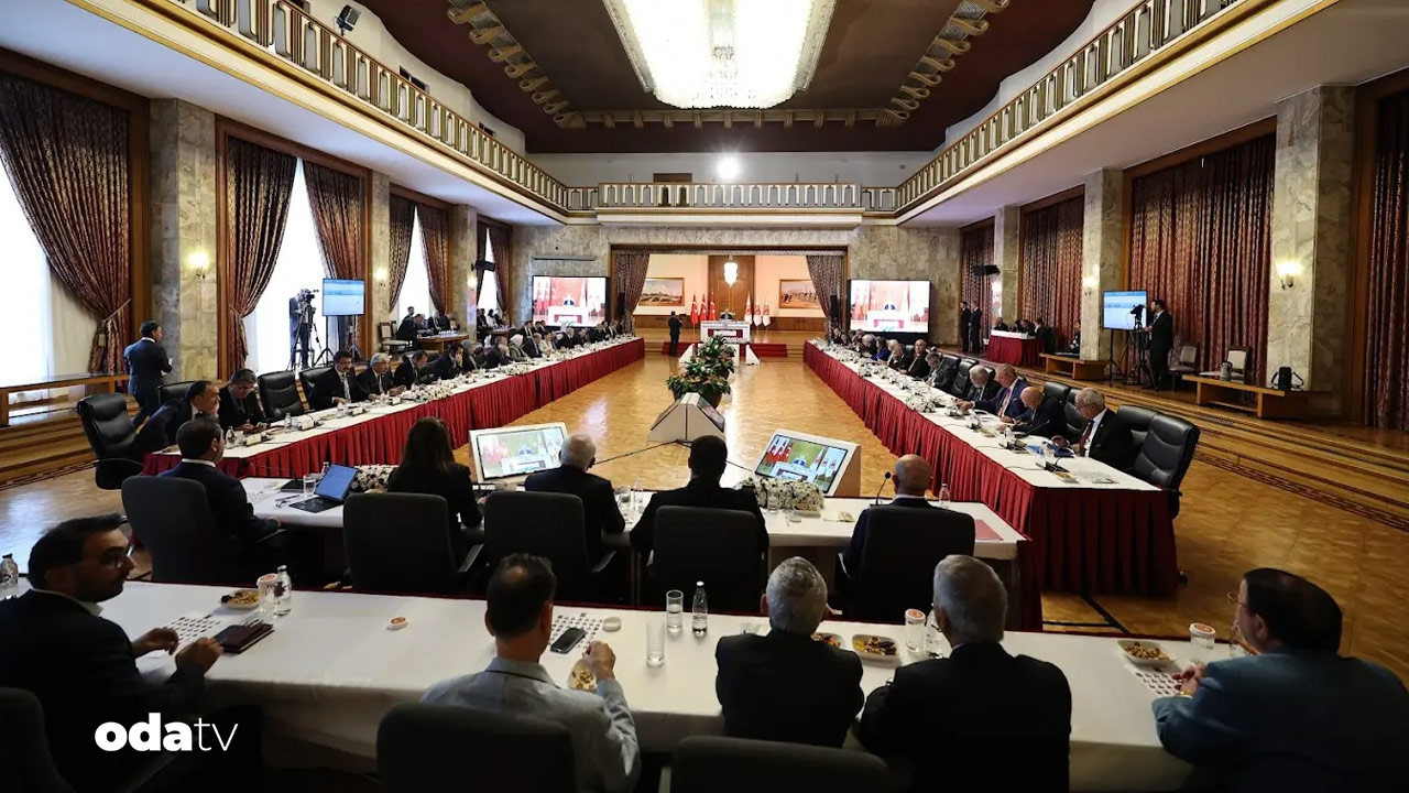 komisyonda gerginlik dem partililer masayi terk etti mhpli feti yildizdan tepki JfdU9Et8