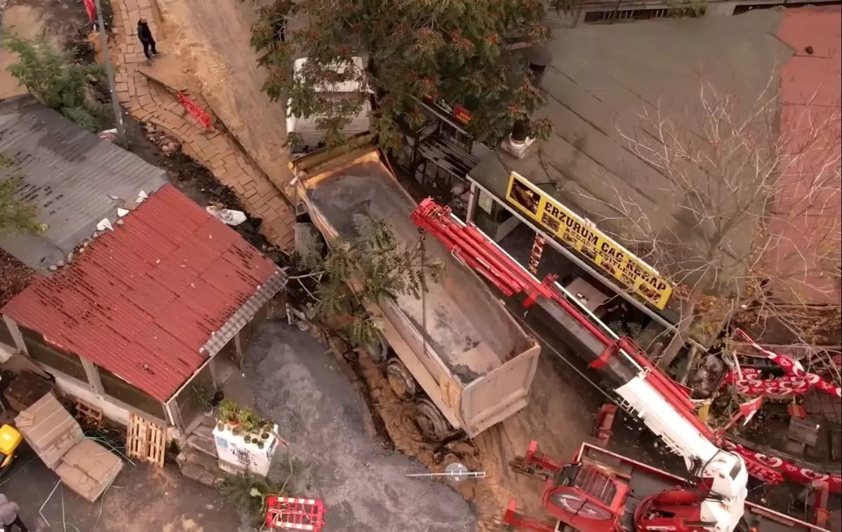 eyupsultanda hafriyat kamyonu kazasi pRmZzjIw.jpg