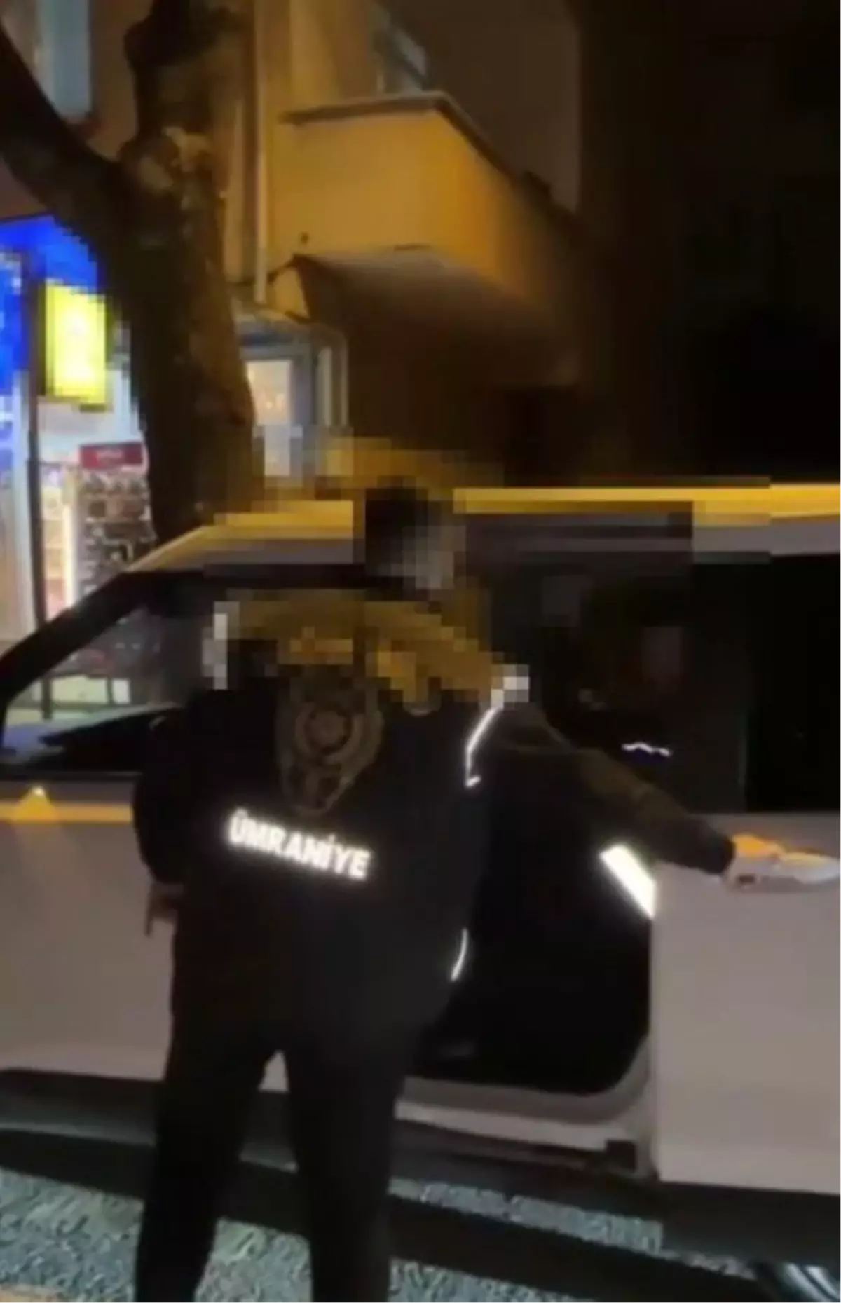 kadikoyde oyuncak tufekle video ceken genc gozaltina alindi GnRhc4Up.jpg