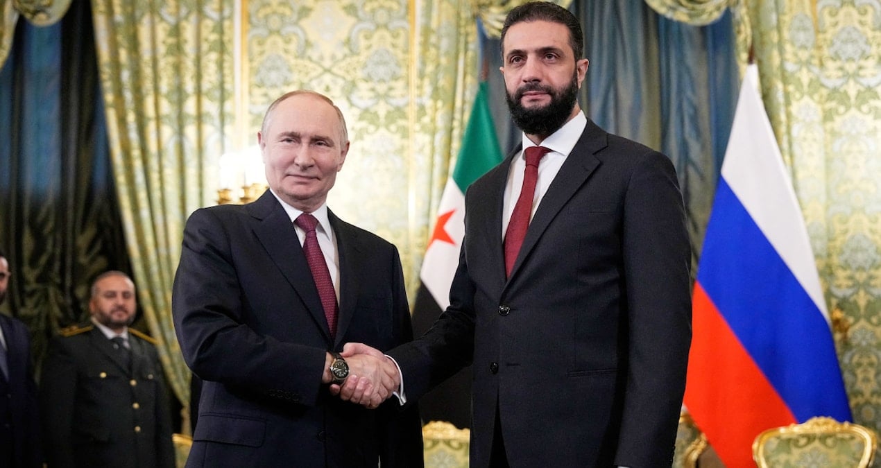 putin yok etmeye yemin ettigi saraanin elini sikti s8xej175.jpg