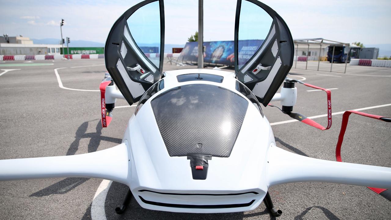 yerli ucan araba geliyor fiyati aciklandi 15 dakikada sarj oluyor lT5On6P4