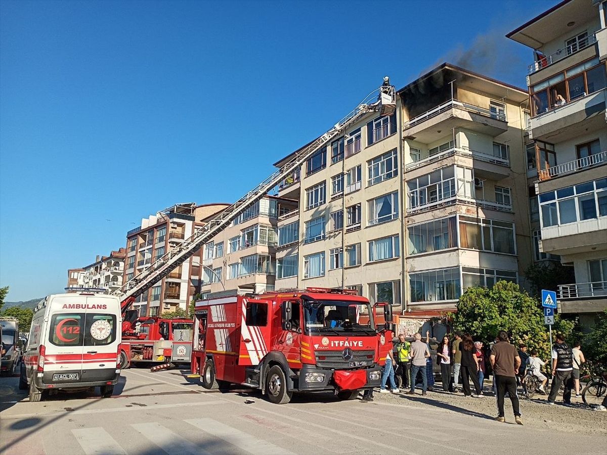 Karamürsel’de Yangın: Anne ve Çocuk Kurtarıldı