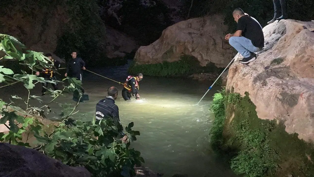 Vadide girdiği suda akıntıya kapılan 15 yaşındaki çocuk hayatını kaybetti