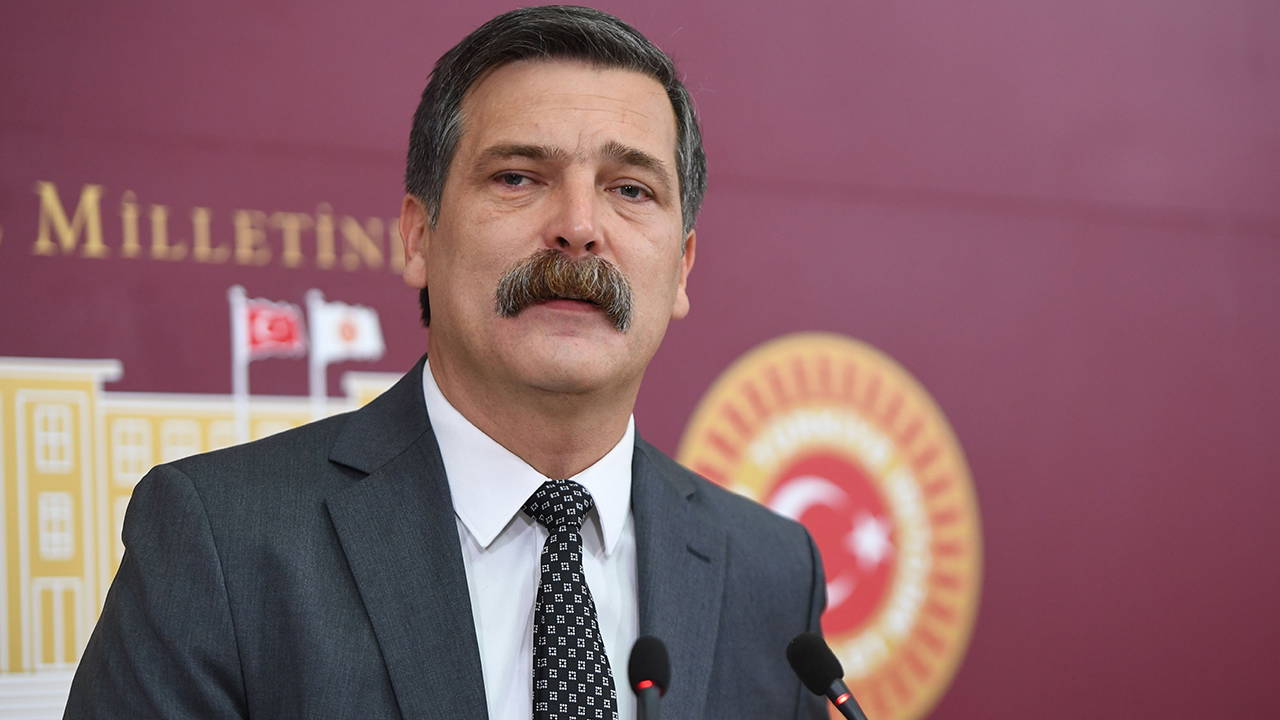 YKS süreci başladı: Sınav öncesinde okullar önünde kalabalıklar oluştu