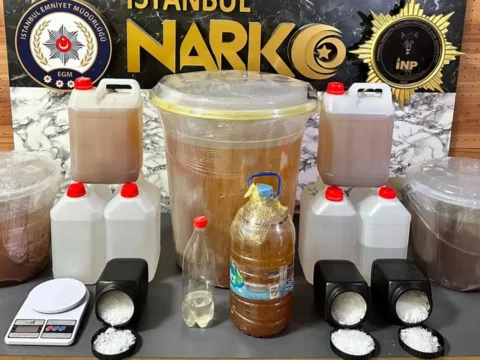 Buyukcekmecede uyusturucu operasyonu 81 kilogram metamfetamin ele gecirildi eXqRQJUd