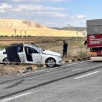 Cankirida kamyon ile otomobil carpisti 3 kisi hayatini kaybetti gHzg983W