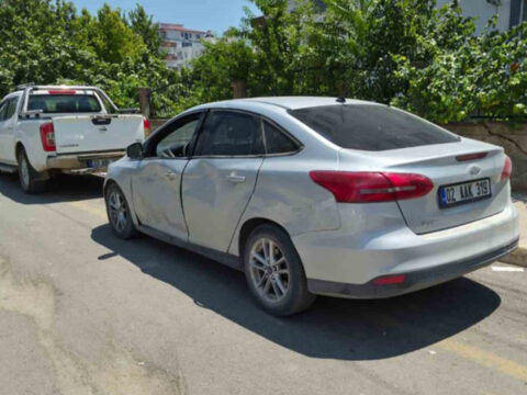 Feci kaza motosiklet ile otomobil carpisti 1 yarali JZdLW1eN