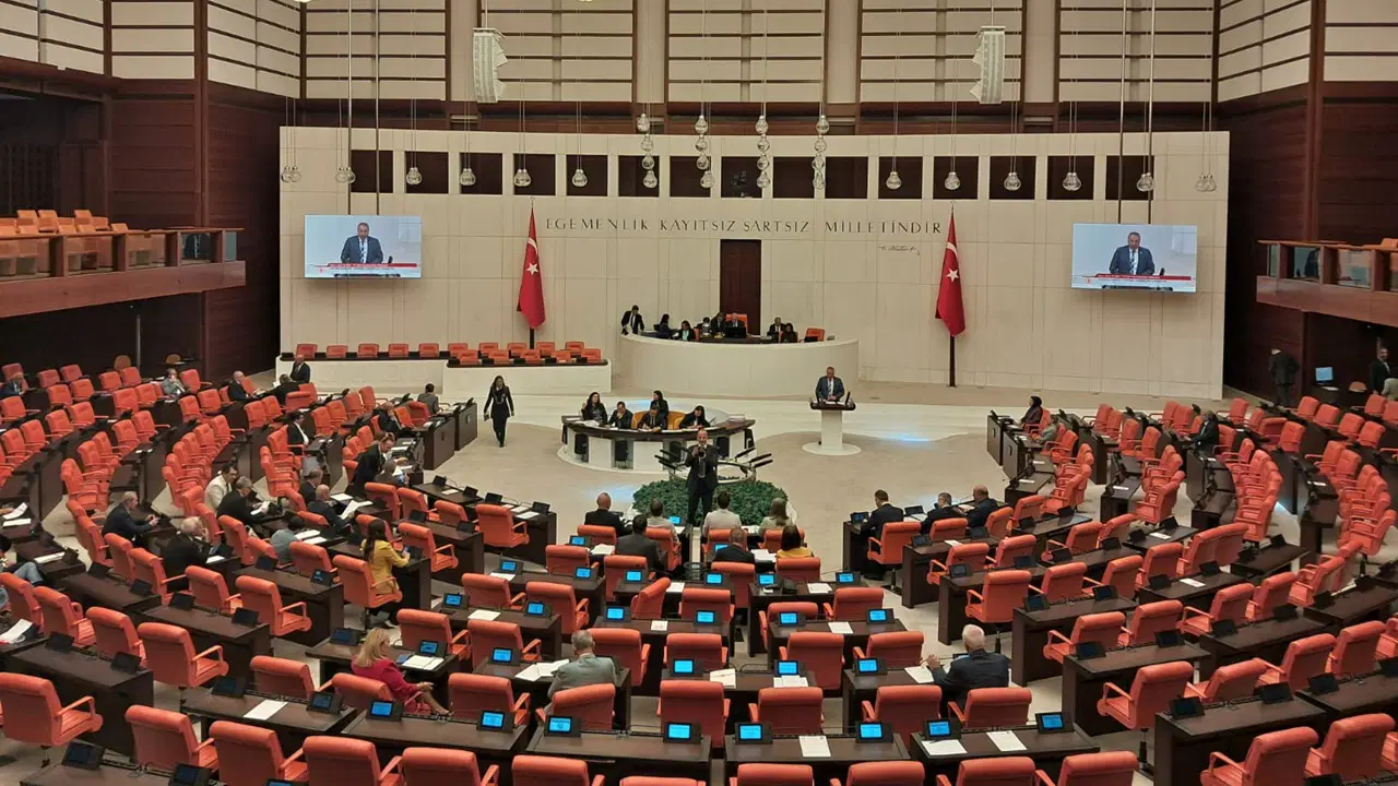 Torba kanun teklifinde 3’üncü madde metinden çıkarıldı: 4 ve 5’inci maddelerde değişikliğe gidildi Haber gorseli