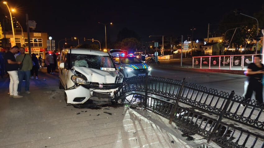 Iki motosiklete carpan surucu ortaligi savas alanina cevirdi 1 olu 3 yarali 3Q9w3fS3