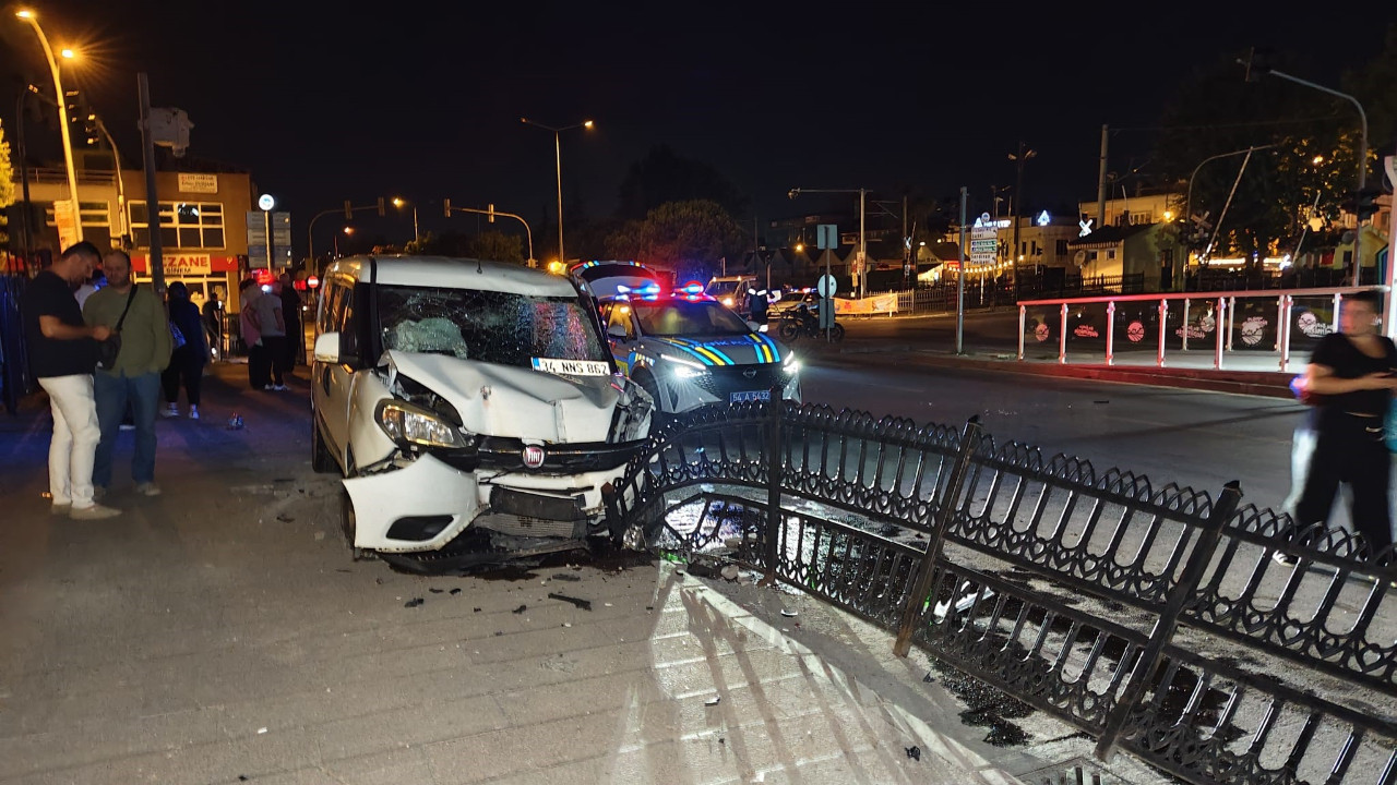 Iki motosiklete carpan surucu ortaligi savas alanina cevirdi 1 olu 3 yarali 3Q9w3fS3
