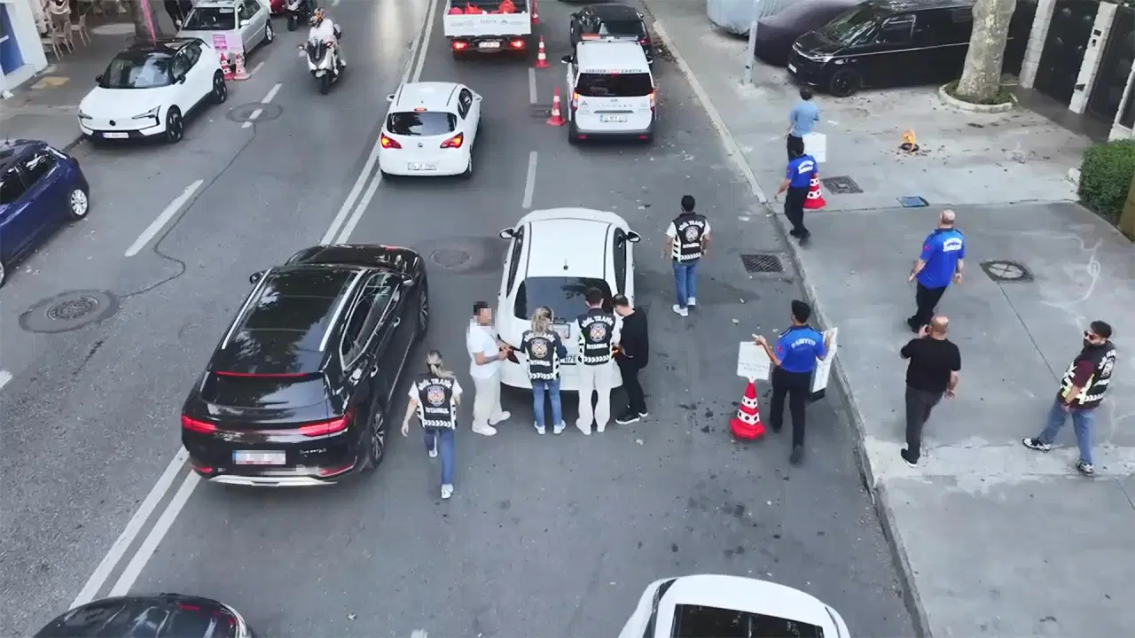 Sarıyer’de vale ve değnekçi operasyonu: Onlarca araca ceza yağdı, 2 gözaltı var! Img