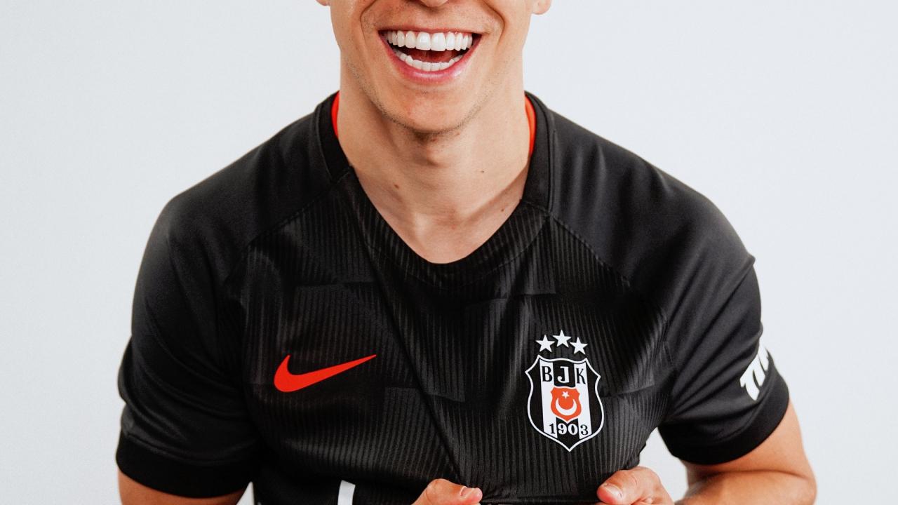 Leandro trossard resmen besiktasta hmZj3sRJ